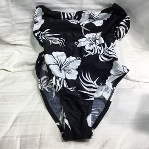 Woman’s one piece swimsuit, ‘S’, NWOT, open back,